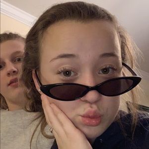 Meet your Posher, Maya